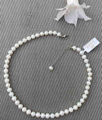 Gaura Pearls Perlenkette - weiß, klassisch, 40-43 cm, 925 Silber Bild mit Blüte