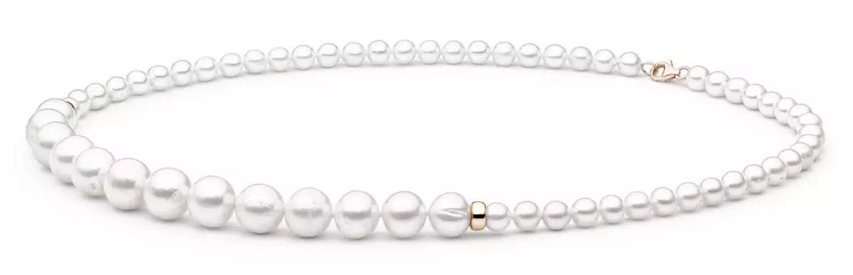 Elegante Perlenkette weiß "Modern white" rund 6-11 mm 46 cm, Verschluss 14 Karat Roségold plattiert 925er Silber, Gaura Pearls, Estland